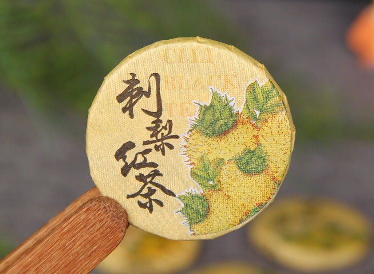 Single wrapped Cili chestnut rose black tea mini cake close-up