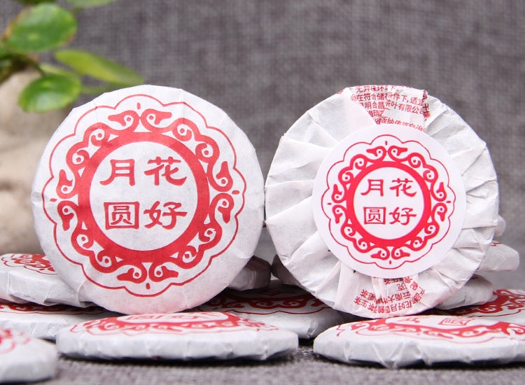 2025 raw Pu-erh mini cake compressed leaf detail