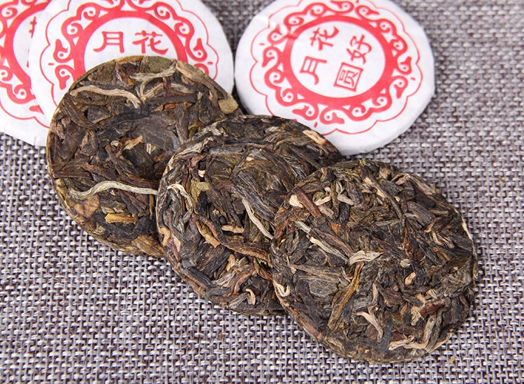 Daxueshan high-mountain raw Pu-erh dry tea detail
