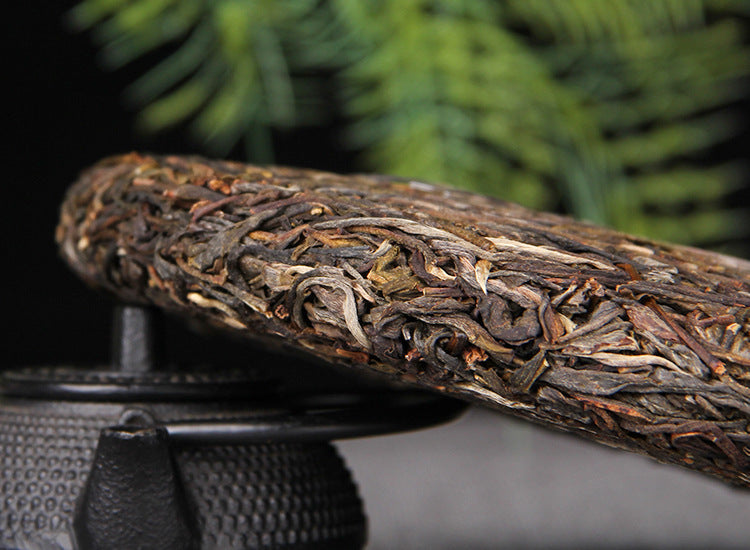 Side profile of 2025 Mangfei raw Pu-erh 357g compressed tea cake