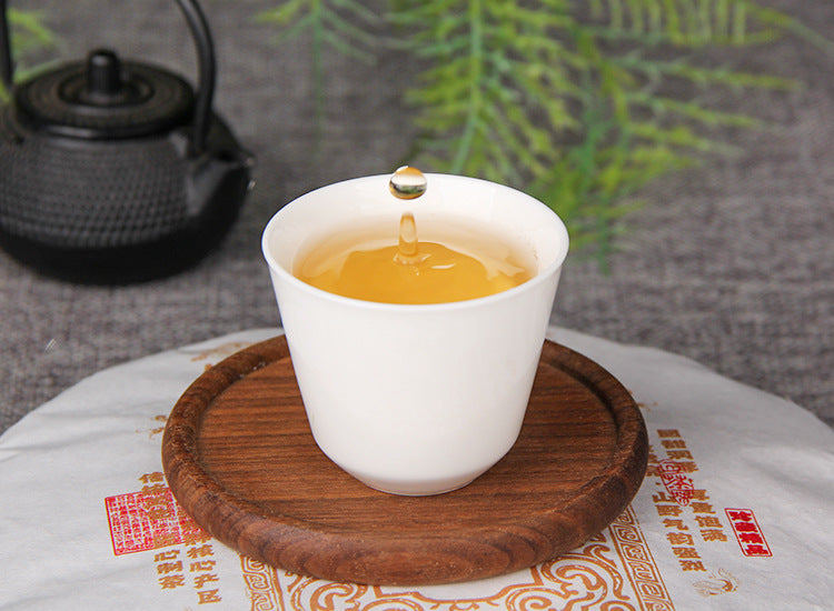 2025 Mangfei raw Pu-erh golden liquor in a porcelain cup