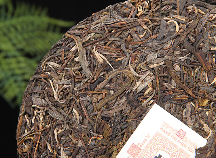 Macro view of 2025 Mangfei raw Pu-erh compressed leaf material