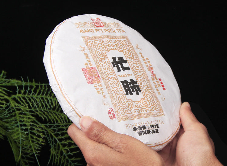 Hand-held wrapped 2025 Mangfei raw Pu-erh 357g tea cake
