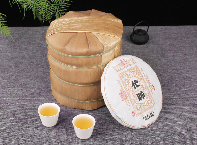 2025 Mangfei raw Pu-erh bamboo tong with wrapped 357g tea cake