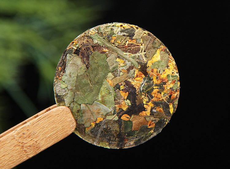 Yunnan Osmanthus White Tea mini cakes lifestyle display 桂花奶白 2025