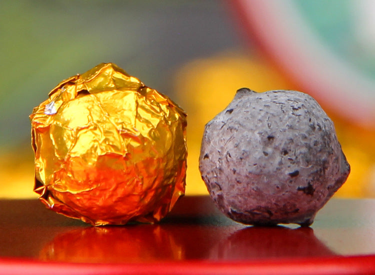 Sticky Rice Aroma Pu-erh Tea Paste pellet wrapped and unwrapped 糯香茶膏