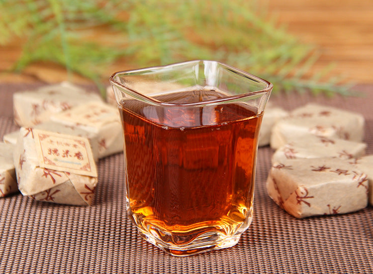 Sticky Rice Aroma Ripe Pu-erh mini bricks and brewed tea 糯米香普洱熟茶