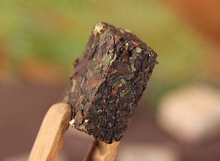 Side view Sticky Rice Aroma Aged Ripe Pu-erh Mini Brick 糯米香普洱熟茶小方砖