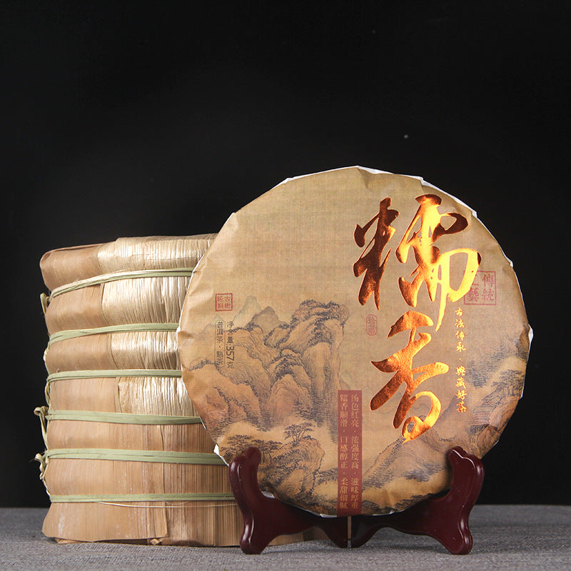 2026 Sticky Rice Aroma Ripe Pu-erh Tea Cake 357g 糯香普洱熟茶 with bamboo tong
