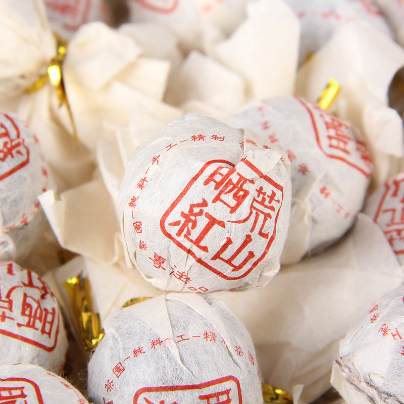 Wrapped Yunnan sun-dried Dianhong black tea dragon pearls close-up