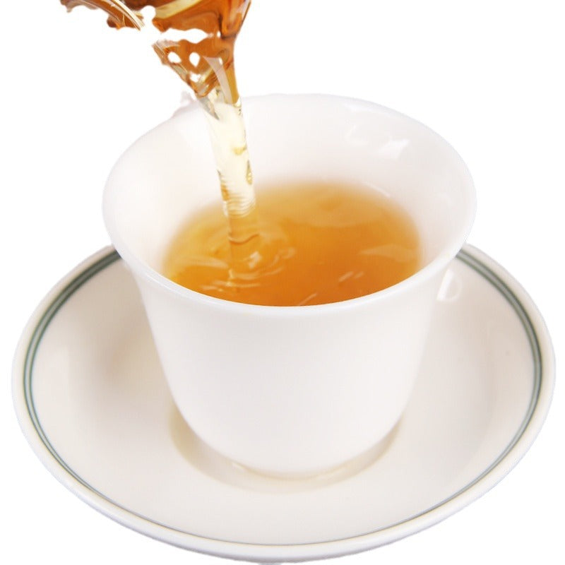 Amber liquor brewed from Yunnan sun-dried Dianhong black tea
