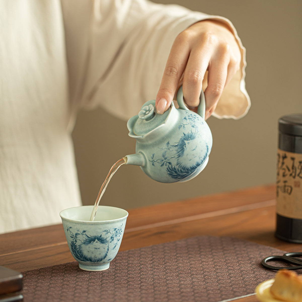 Handcrafted Soda-Fired Blue & White Playful Cat Yuanman Ceramic Teapot - 175ml Gongfu Pot