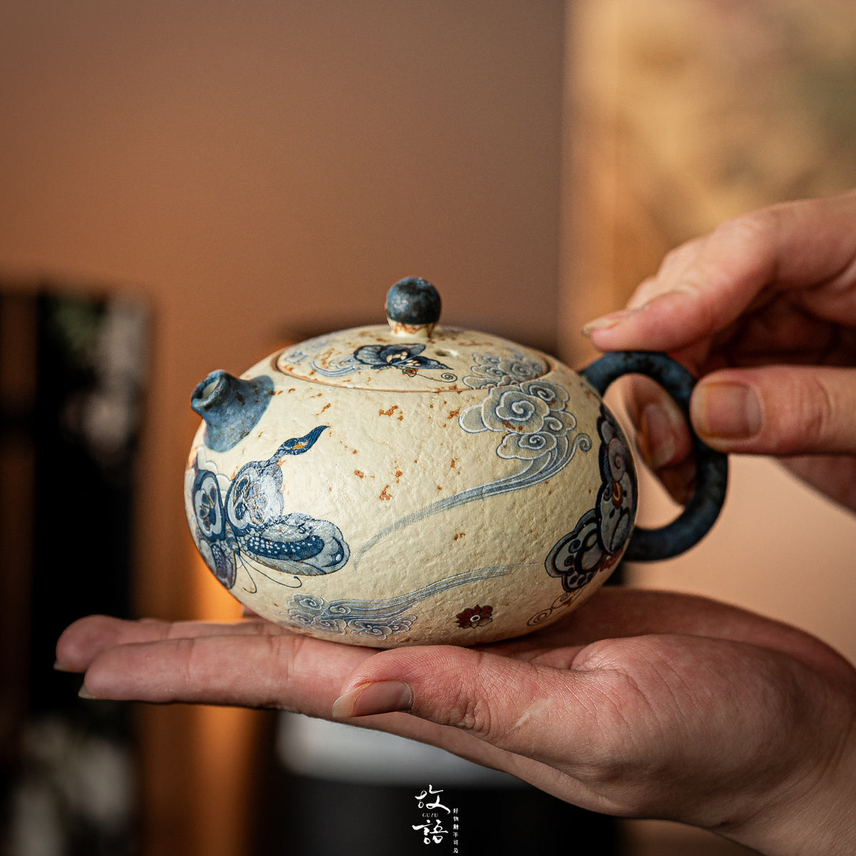 Authentic Blue & White Huoshihong Kiln-Change Hand-Grip Ceramic Teapot - 170ml Easy Pot