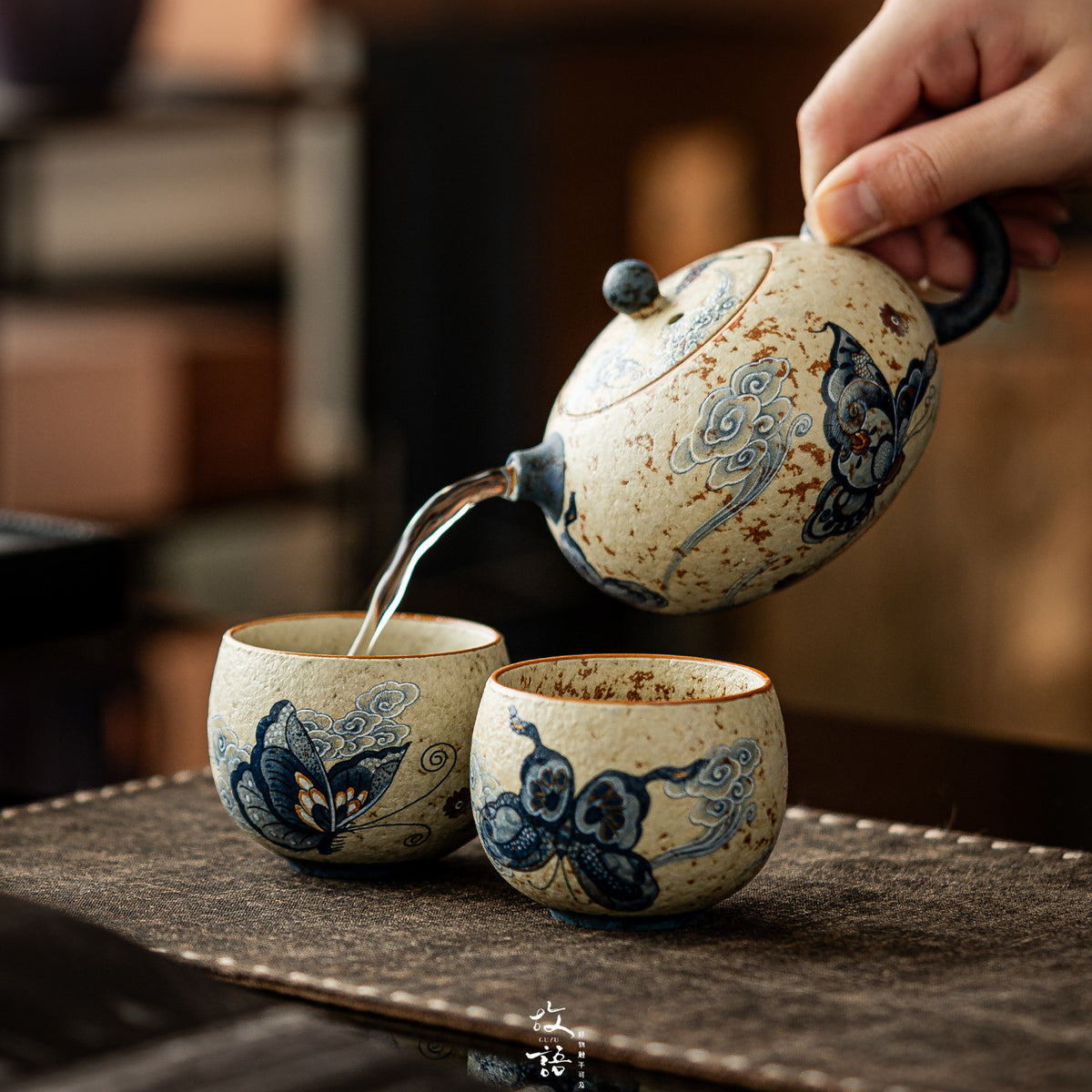 Authentic Blue & White Huoshihong Kiln-Change Hand-Grip Ceramic Teapot - 170ml Easy Pot