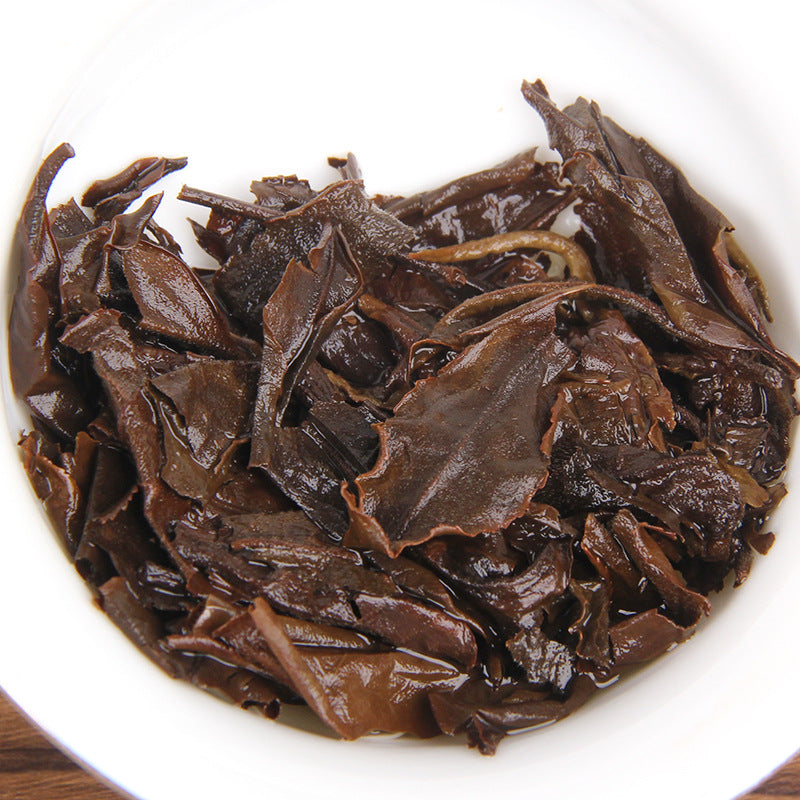 Aged Yunnan white tea cake lifestyle image