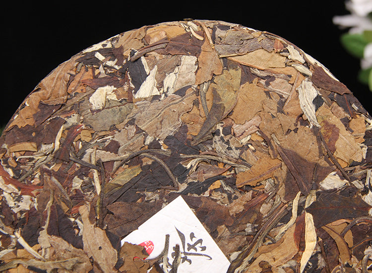 Aged Yunnan sun-dried white tea Gongmei compressed tea cake 357g