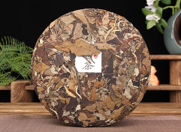 Yunnan old white tea Gongmei compressed tea cake leaf detail