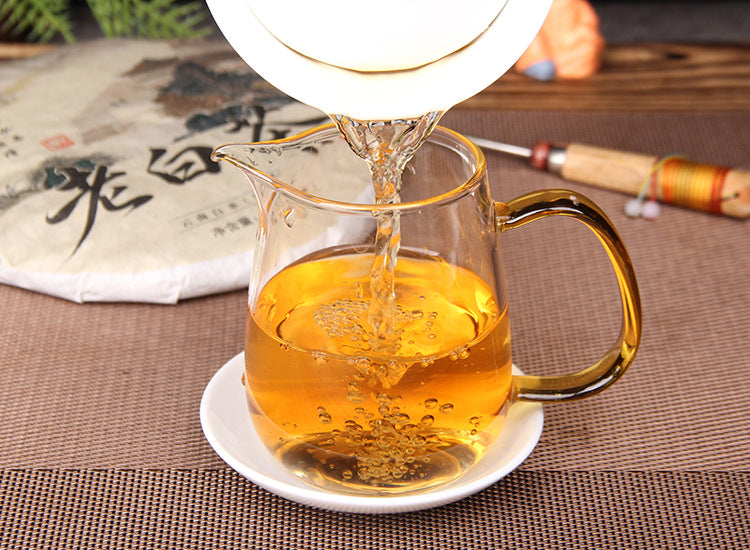 Aged Yunnan sun-dried white tea 357g compressed cake detail