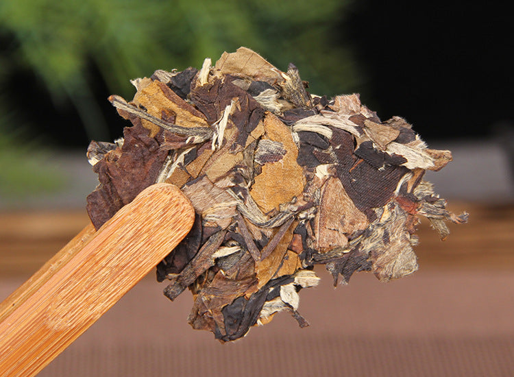 Gongmei Yunnan aged white tea cake 357g product detail