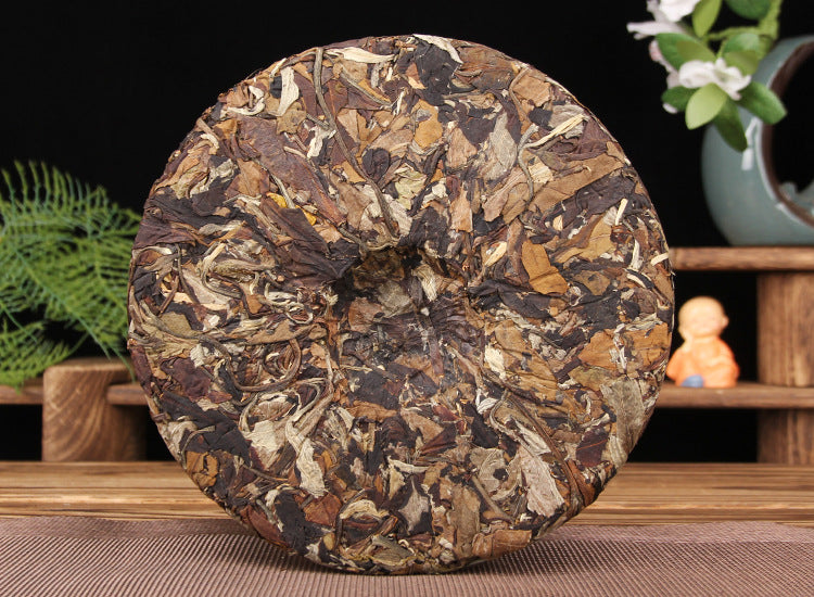 Aged white tea Gongmei cake 357g Yunnan compressed tea