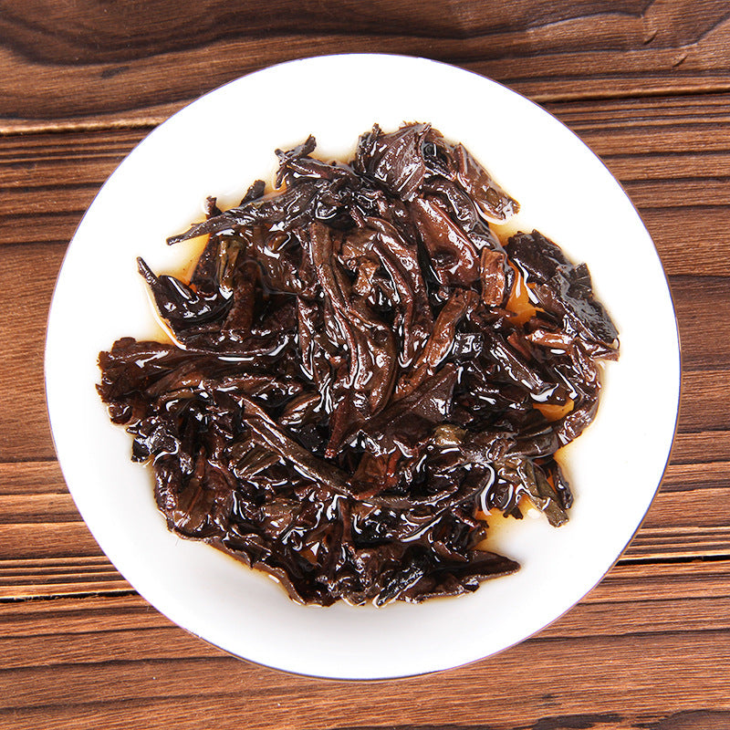 Banzhang Single-Tree ripe Pu-erh mini cakes and brewed tea presentation