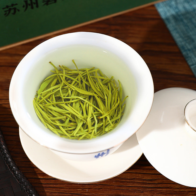 2026 Mingqian Bi Luo Chun green tea brewed in porcelain gaiwan