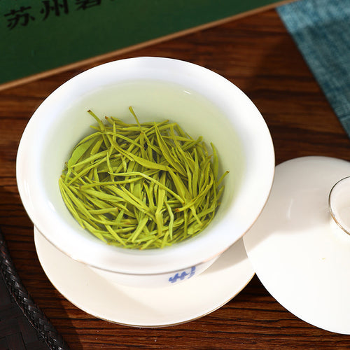 2026 Mingqian Bi Luo Chun green tea brewed in porcelain gaiwan
