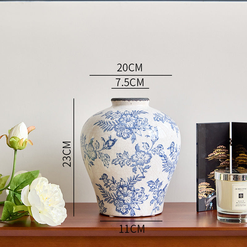 Blue and white American Chinoiserie wide-shoulder ceramic vase, 23 cm high