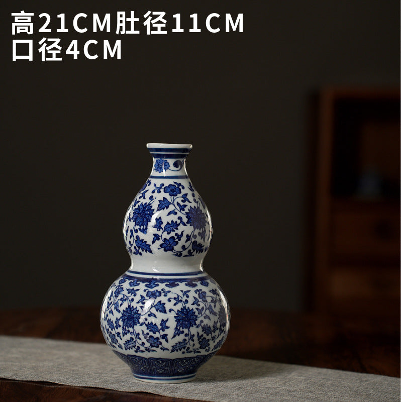 Blue and white double-gourd ceramic vase, 21 cm high