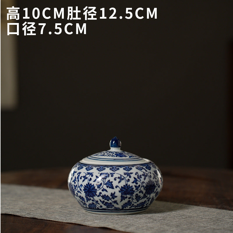 Blue and white low lidded ceramic jar, 10 cm high