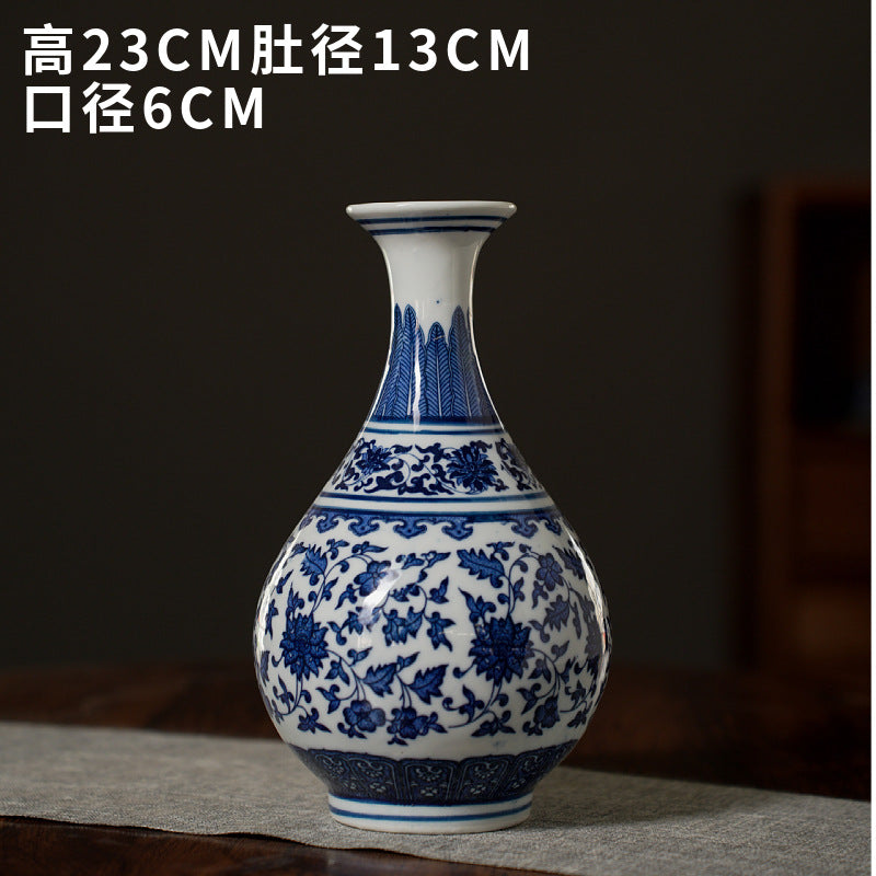 Blue and white pear-shape neck vase, 23 cm high