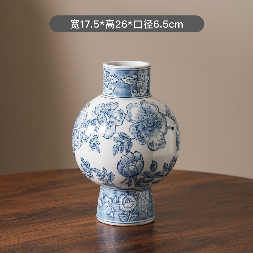 Blue and white peony pedestal vase, 17.5 cm wide and 26 cm high