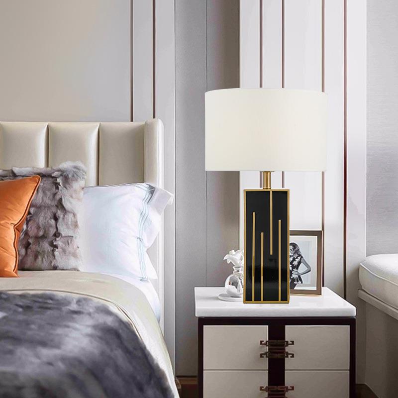 Noir Line black gold architectural column table lamp 2