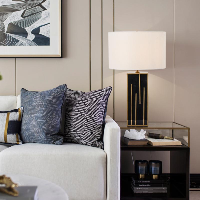 Noir Line black gold architectural column table lamp 3
