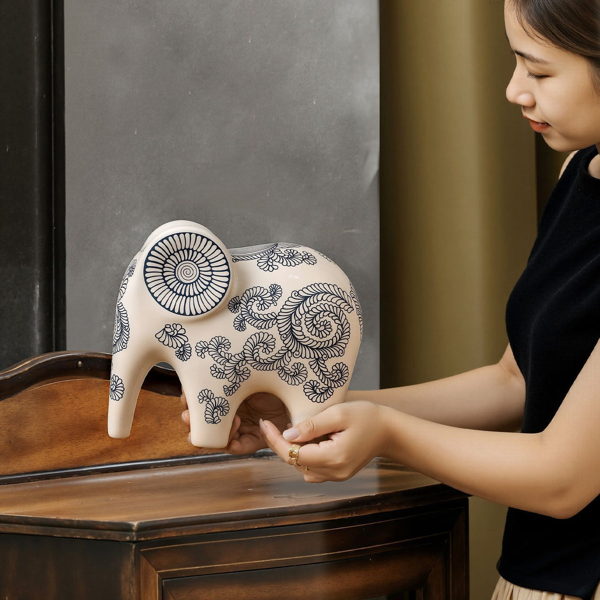 Blue and white floral ceramic elephant sculpture for New Chinese decor