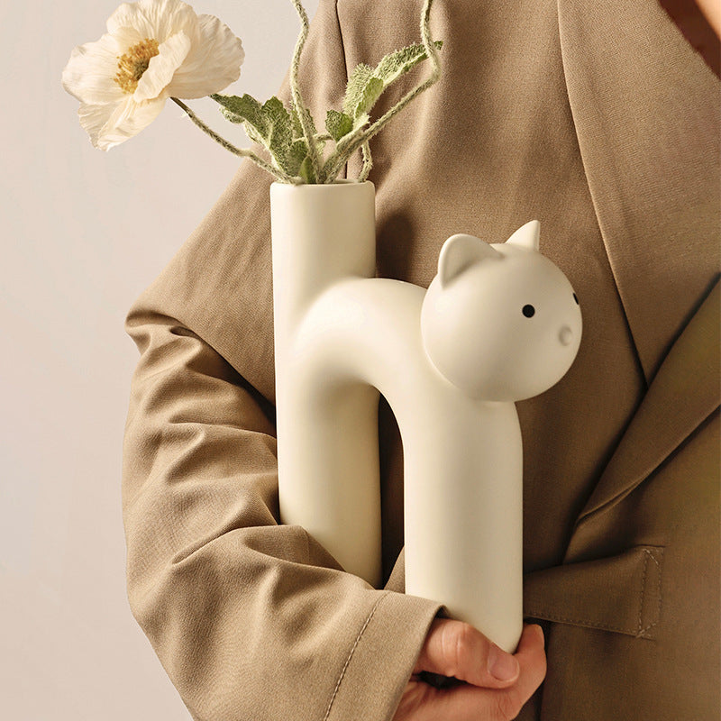Minimalist cat vase with sculptural arch body