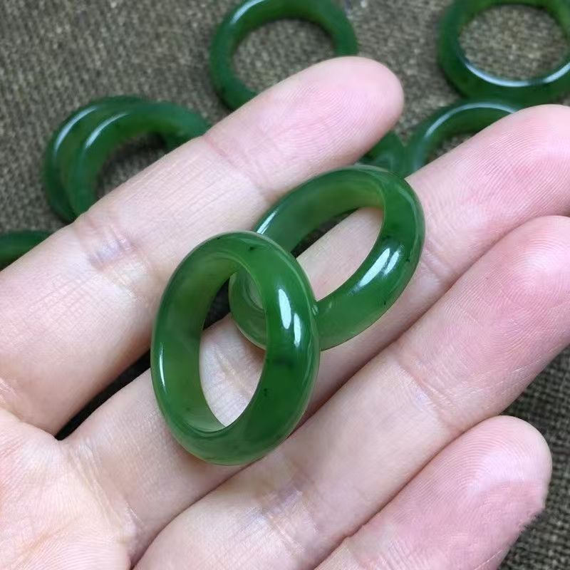 Polished deep green stone ring close view