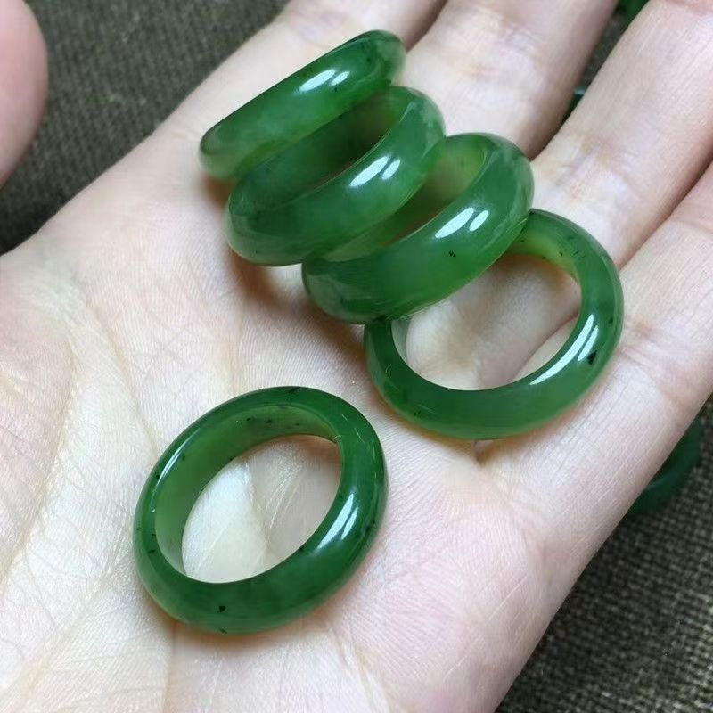 Green stone thumb ring side profile and rounded band