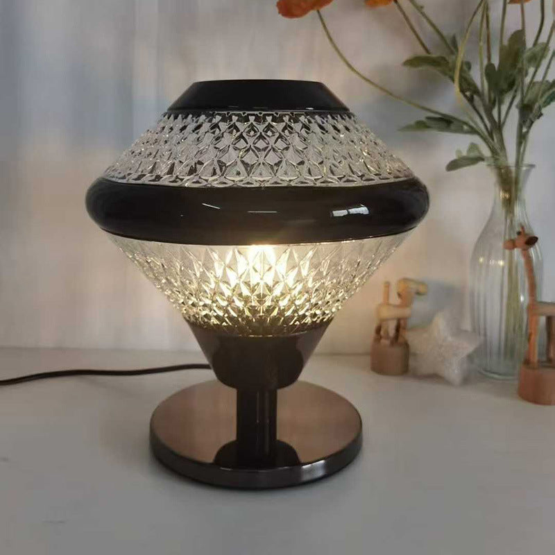 Noir Prism geometric diamond table lamp 2