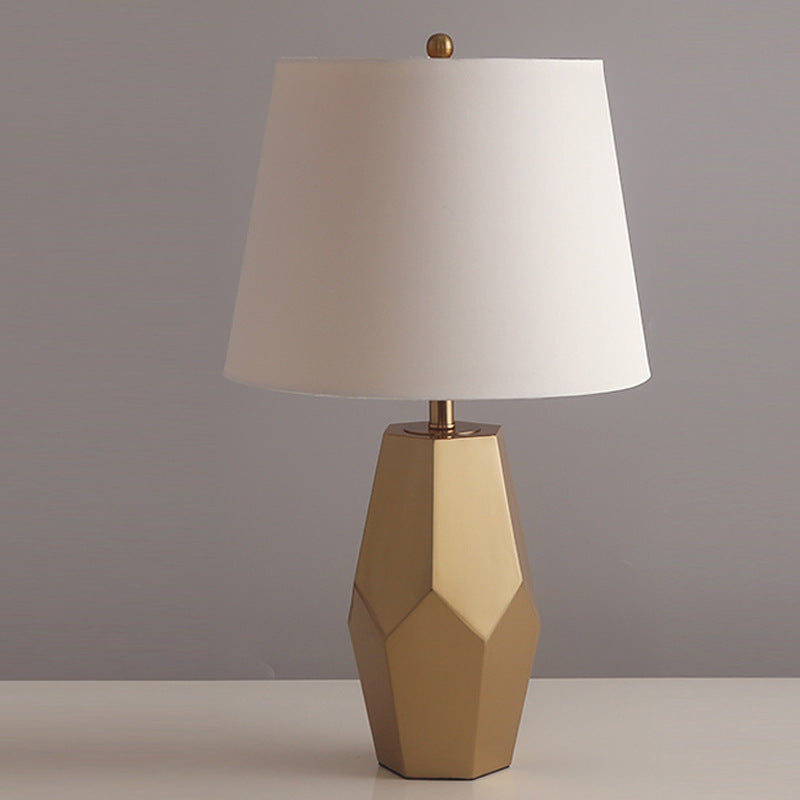 Aureum Facet gold geometric metal table lamp 4
