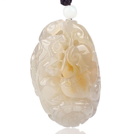 Natural agate Pixiu Wenwan hand piece carving detail