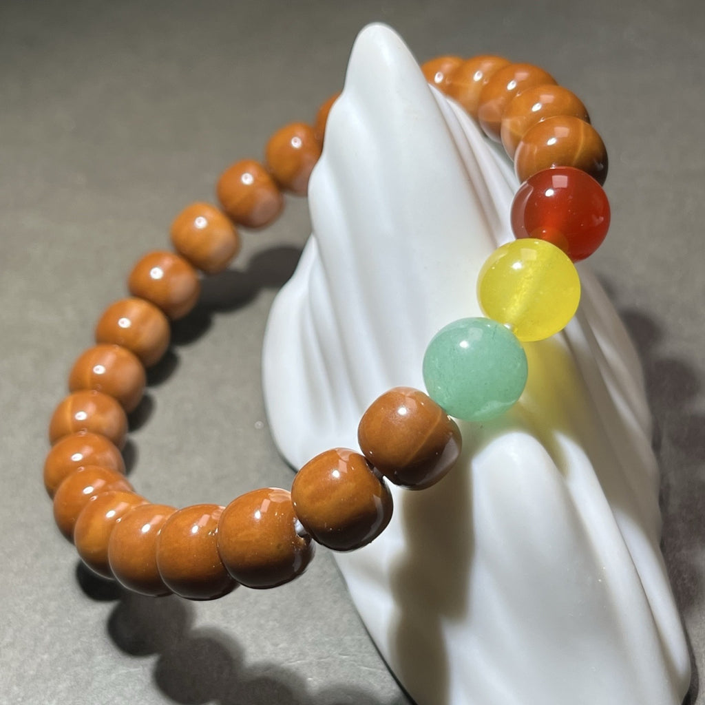 Houtou wenwan 8x9mm barrel bead bracelet with green, yellow and red three-color accent beads