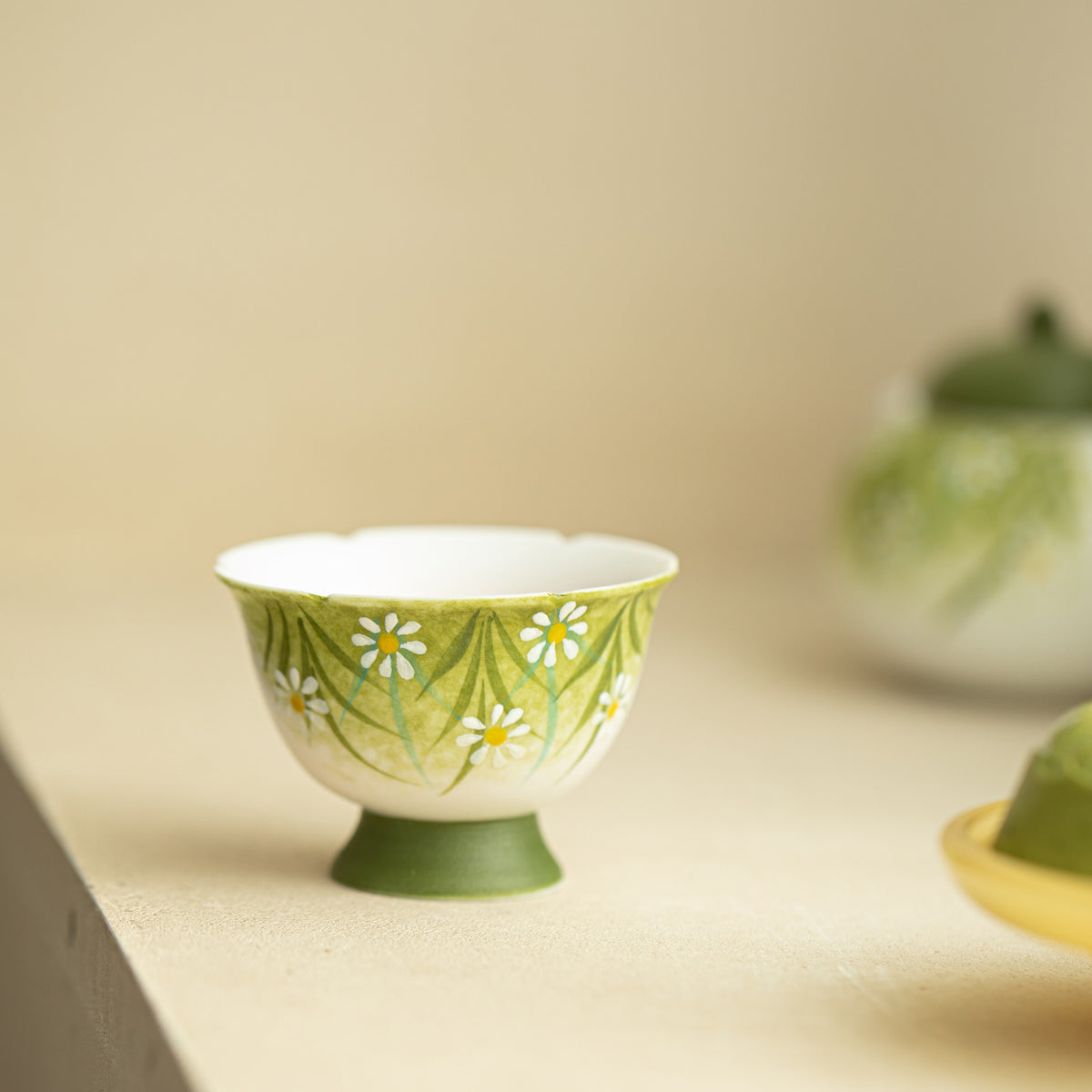 Authentic Hand-Painted Daisy Flower Flared High-Stem Master Teacup - 75ml Gongfu Cup