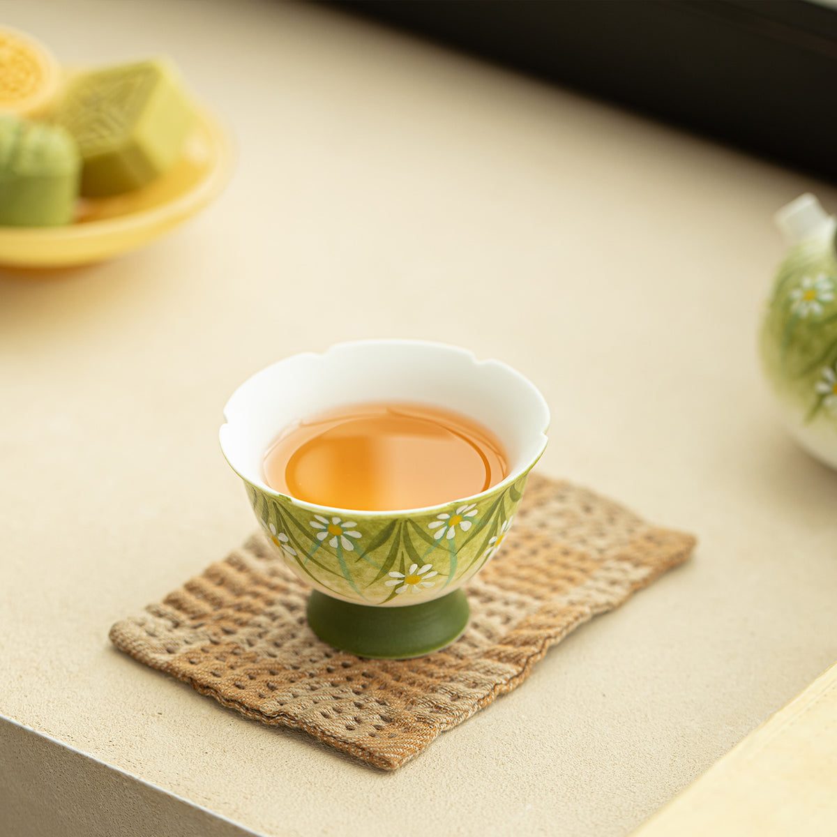 Authentic Hand-Painted Daisy Flower Flared High-Stem Master Teacup - 75ml Gongfu Cup