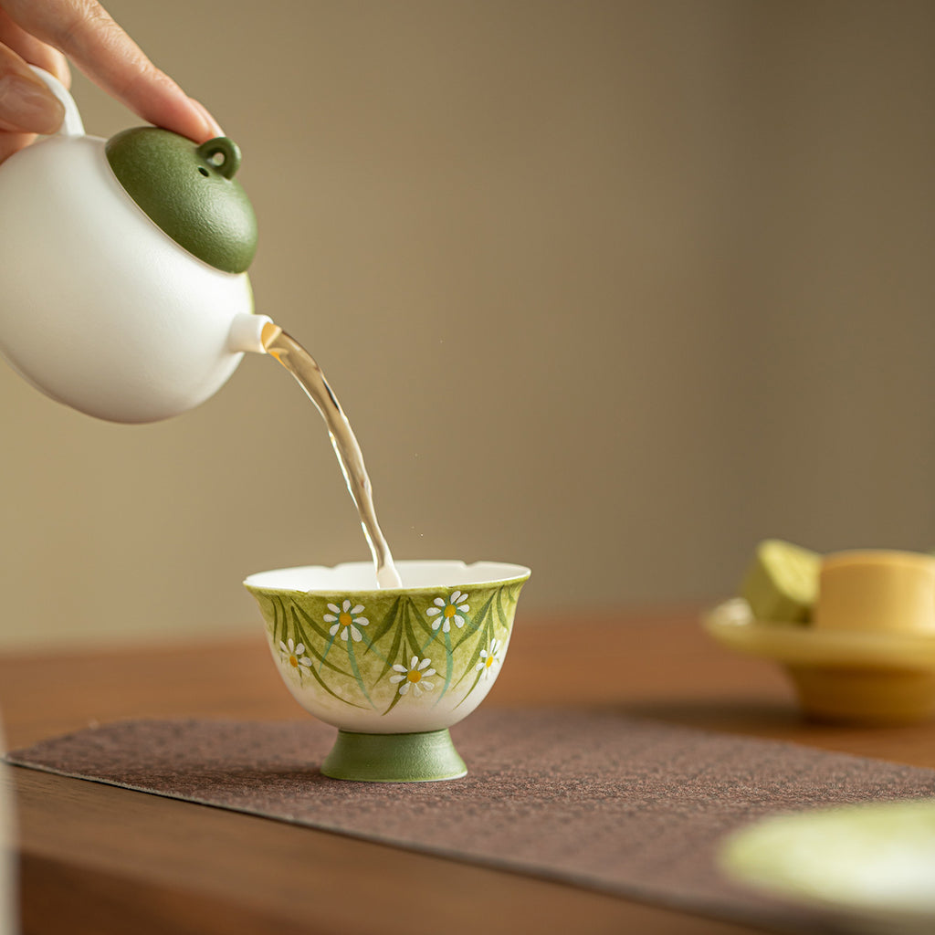 Authentic Hand-Painted Daisy Flower Flared High-Stem Master Teacup - 75ml Gongfu Cup
