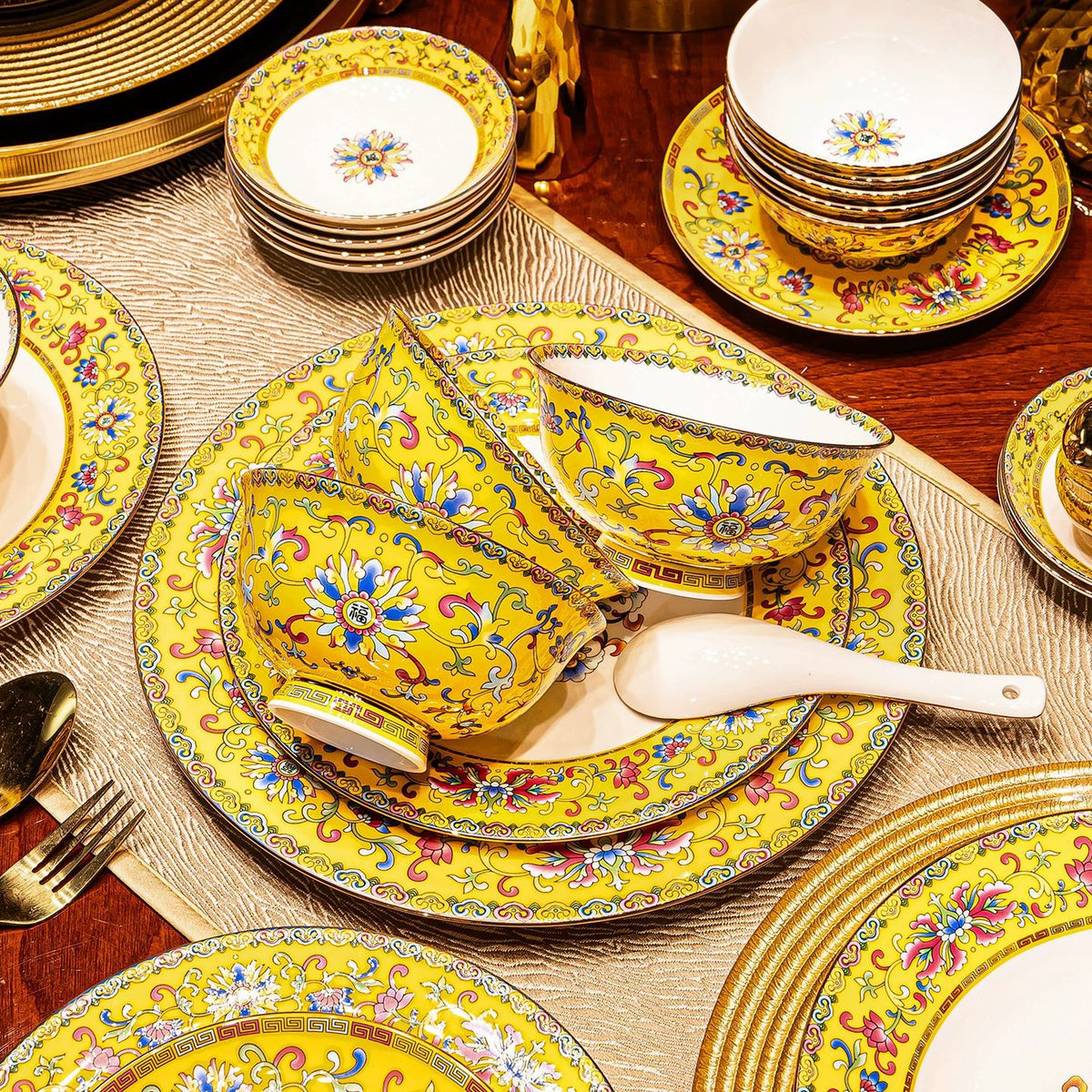Fuguitang yellow Falangcai luxury porcelain dinnerware set with floral decoration