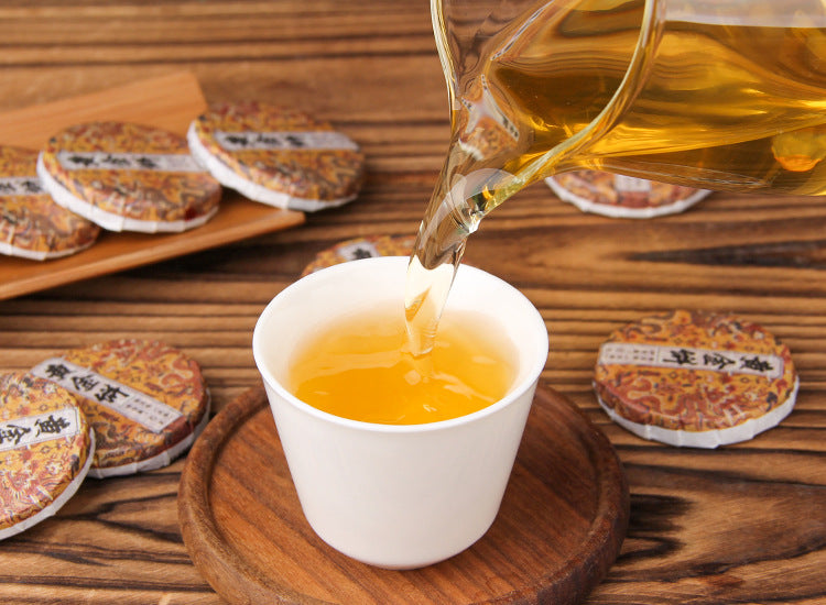 Ancient tree Golden Leaf raw Pu-erh 6g mini cakes in decorative wrappers