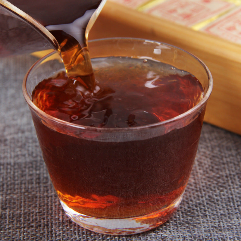 Gongting Gold mini shou puer lifestyle image