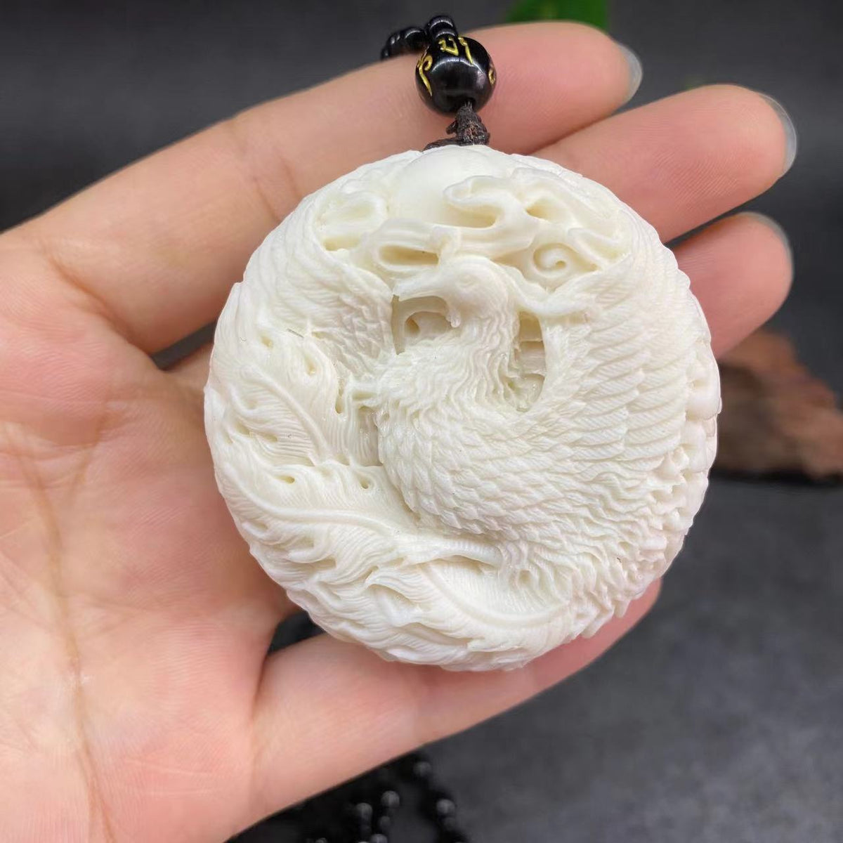 Ivory nut Dragon and Phoenix Long Feng Cheng Xiang round pendant, phoenix-side tagua vegetable ivory Chinese auspicious double-sided carving