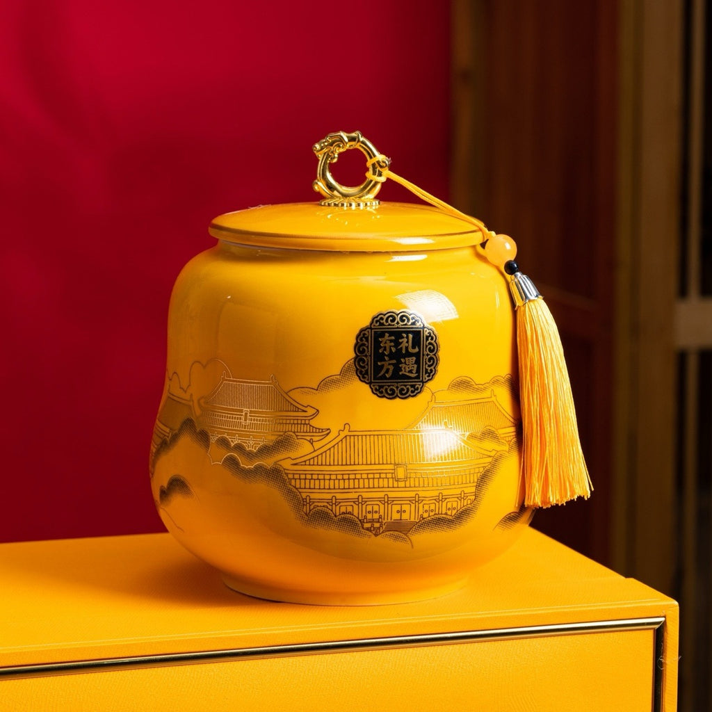 Decorative ceramic tea jar for Jin Jun Mei black tea